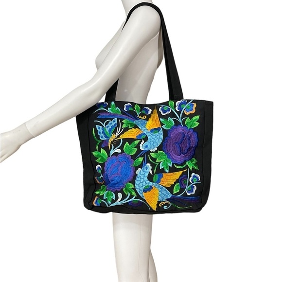 Mexican Oaxaca Black Floral embroidered tote bag
New - Picture 2 of 3